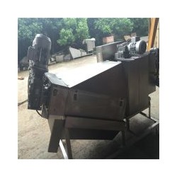 上海大團環?？萍肌獙I生產柵網螺旋式污泥脫水機